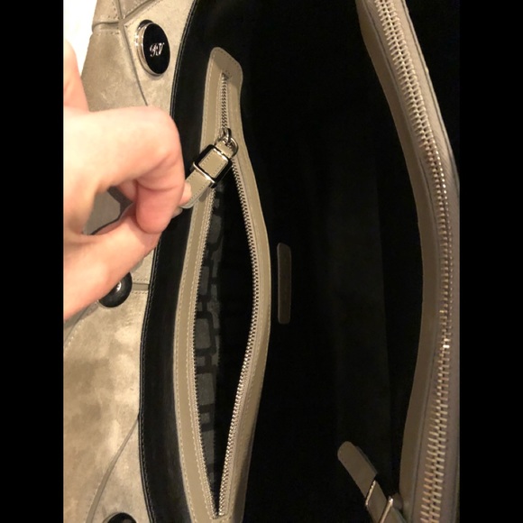 **** SOLD❌**** Roger Vivier Prismick in Gray - Picture 5 of 8